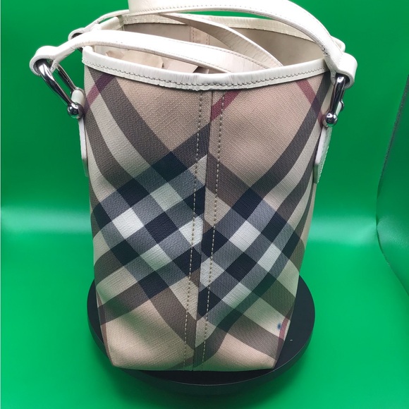 Burberry crafted their signature and iconic Nova check printed canvas 💯authentic - Picture 4 of 14